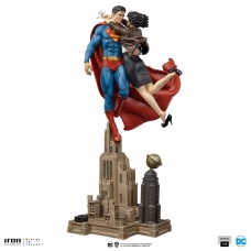 DC Comics: Superman - Superman and Lois 1:6 Scale Diorama | Iron Studios