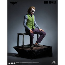 DC Comics: The Dark Knight - Joker 1:3 Scale Statue | Queen Studios
