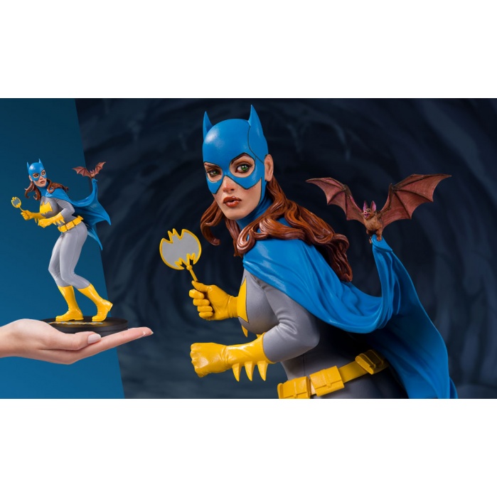 DC Cover Girls Statue Batgirl by Frank Cho 23 cm DC Collectibles Product