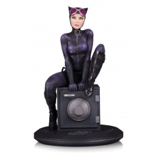 DC Cover Girls Statue Catwoman by Joelle Jones | DC Collectibles