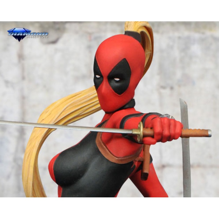 Femme Fatales PVC Statue Lady Deadpool Diamond Select  Product