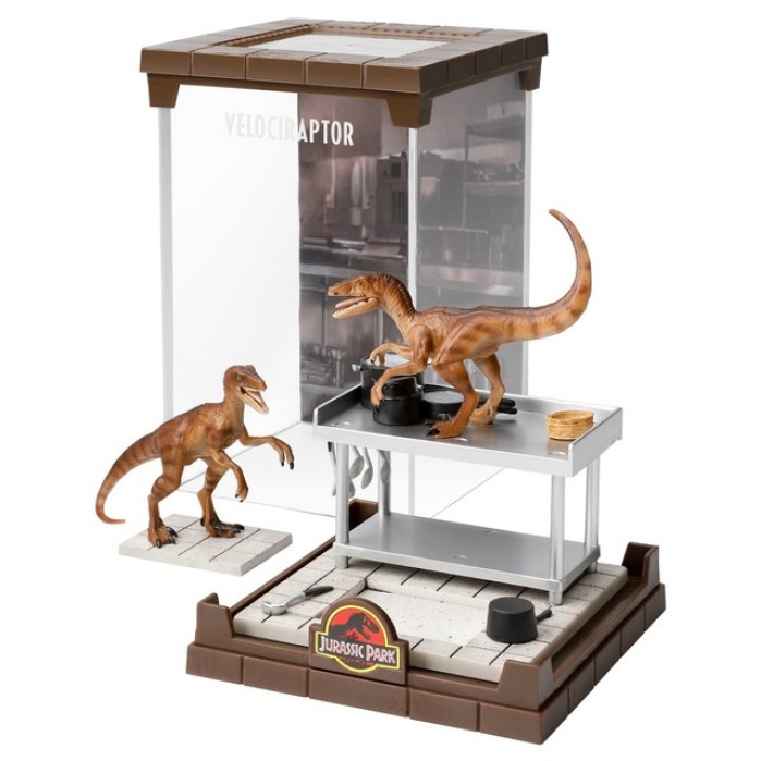 Jurassic Park: Velociraptor PVC Diorama Noble Collection Product