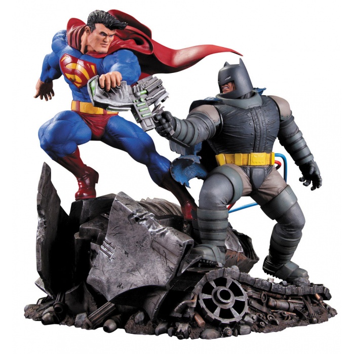 Superman vs. Batman Statue DC Collectibles Product